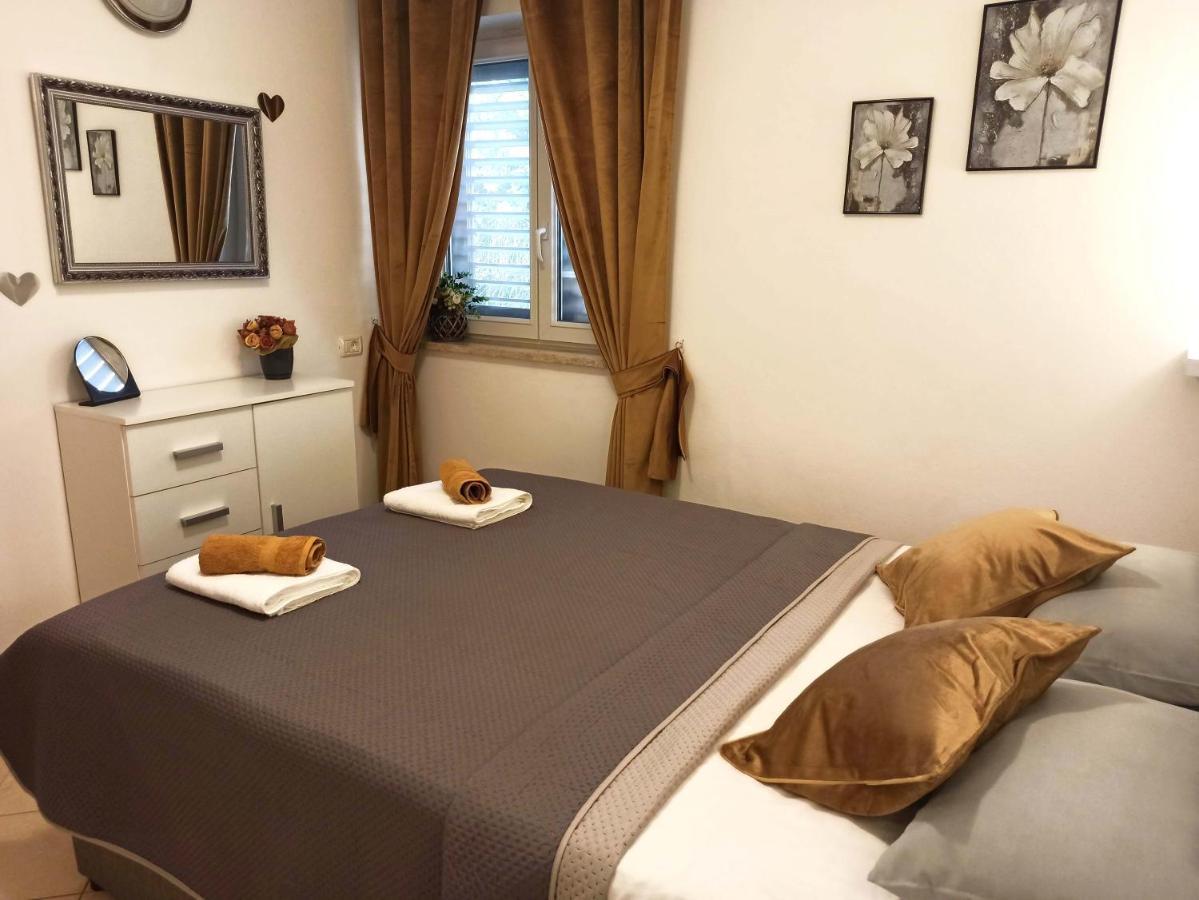 Apartman Dora Pula Ngoại thất bức ảnh