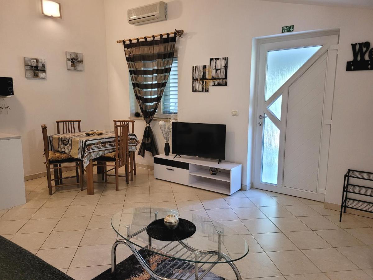 Apartman Dora Pula Ngoại thất bức ảnh