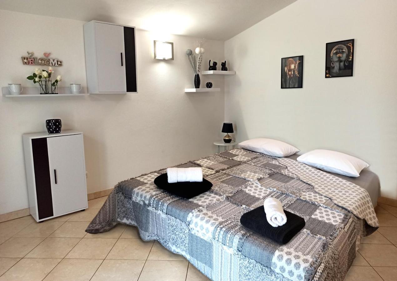 Apartman Dora Pula Ngoại thất bức ảnh