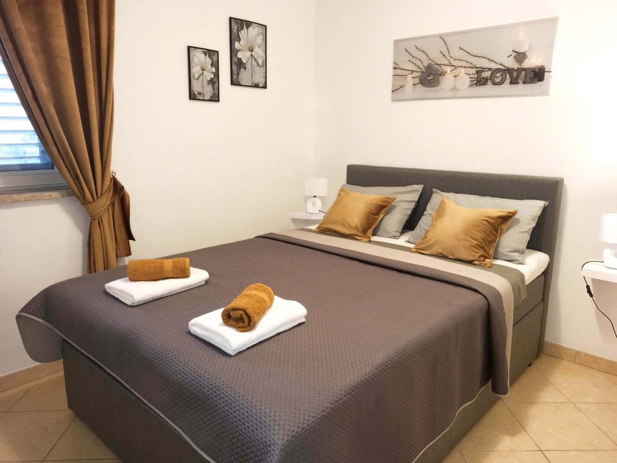 Apartman Dora Pula Ngoại thất bức ảnh